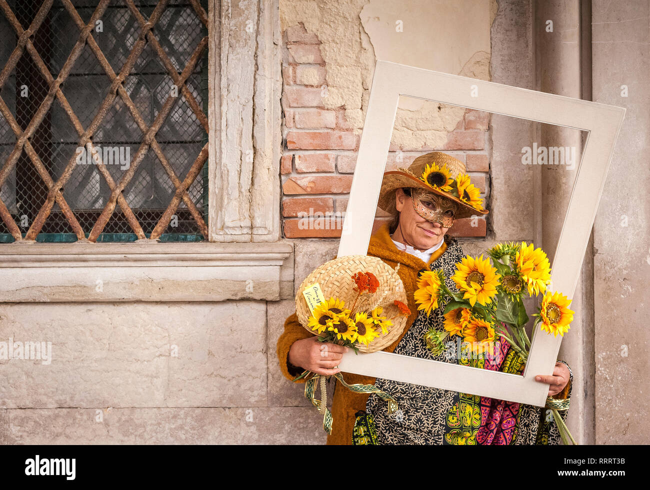 Hommage à Vincent Van Gogh d'une femme masquée du carnaval à Venise Banque D'Images