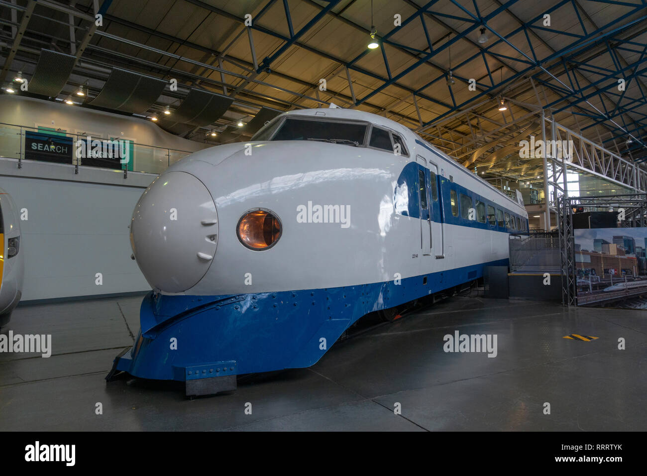 La première génération de Shinkansen, le train à grande vitesse japonais sur l'affichage dans le National Railway Museum, York, Royaume-Uni. Banque D'Images