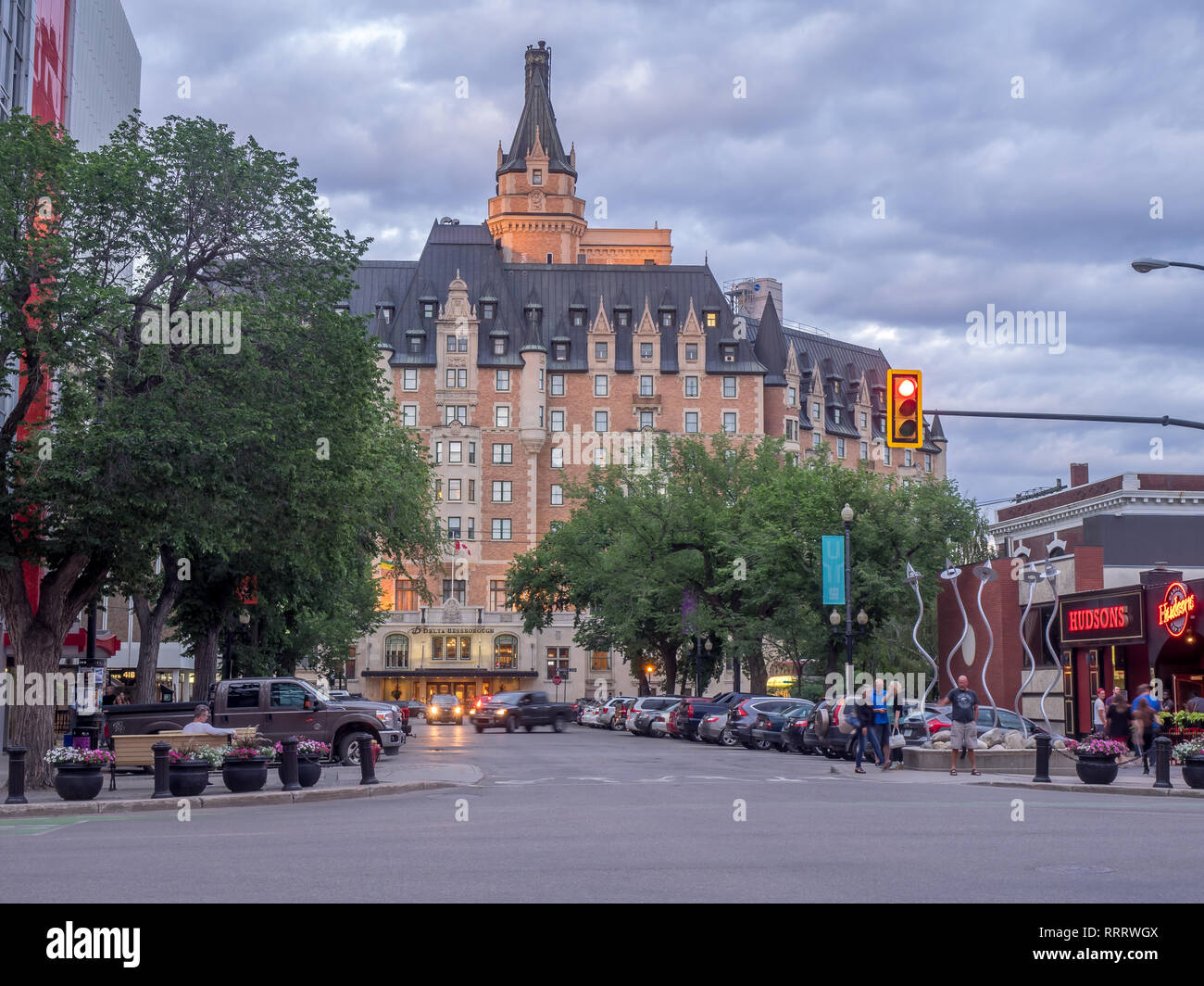 Hôtel Delta Bessborough historique le 2 juillet 2016 à Saskatoon, Saskatchewan, Canada. Soleil qui frappe la tour centrale de l'hôtel Bessborough, un quatre Banque D'Images