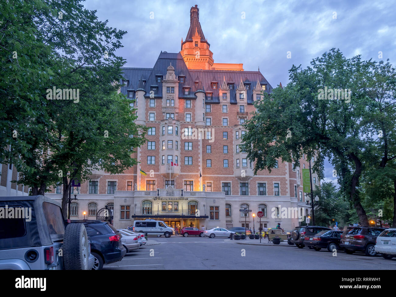 Hôtel Delta Bessborough historique le 2 juillet 2016 à Saskatoon, Saskatchewan, Canada. Soleil qui frappe la tour centrale de l'hôtel Bessborough, un quatre Banque D'Images