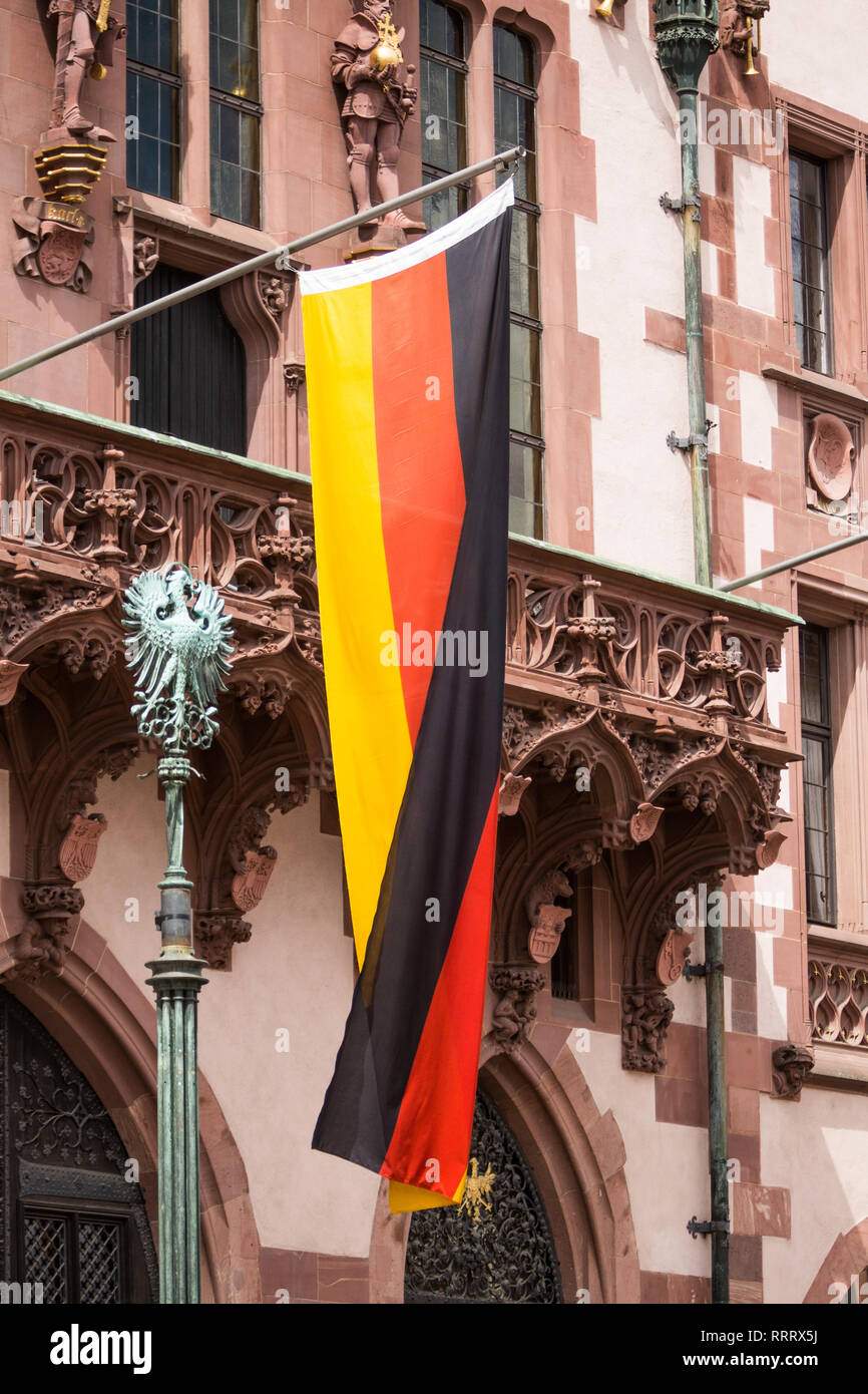 Europe Allemagne Hesse Rhine-Main Frankfurt am Main nouvelle vieille ville de Sachsenhausen, drapeaux au vent Banque D'Images
