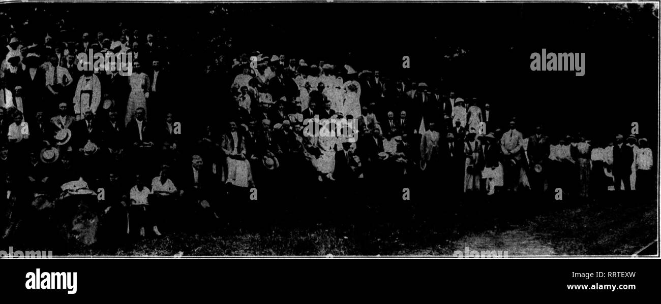 . Les fleuristes [microforme] examen. La floriculture. Le 28 août 1913.* Le^ t fleuristes Examen 11. Lake Minnetonka pour le jour Outiog[, août 23,1913. Course de natation-A. Von, Minneapolis, première ; James Heacock, Wyncote, Fa., deuxième ; Earl Poeblmann, Morton Grove, 111., tliird. La CONVENTION. BOWLINCJ L'équipe inter-concours. Le bowling n'est pas le passe-temps populaire d'autrefois et les équipes représentant cinq villes étaient toutes les entrées pour le tour- nament à Minneapolis. Les résultats étaient comme suit : NEW YORK. Dvd- 1er. 2d. 3d. T'l. Donaldson 221189191571 Plerson 109 134 156 399 198 144 148 490 Kessler M Banque D'Images