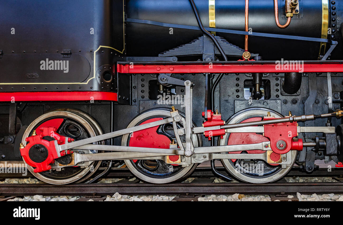 Les roues de la vieille locomotive. Banque D'Images
