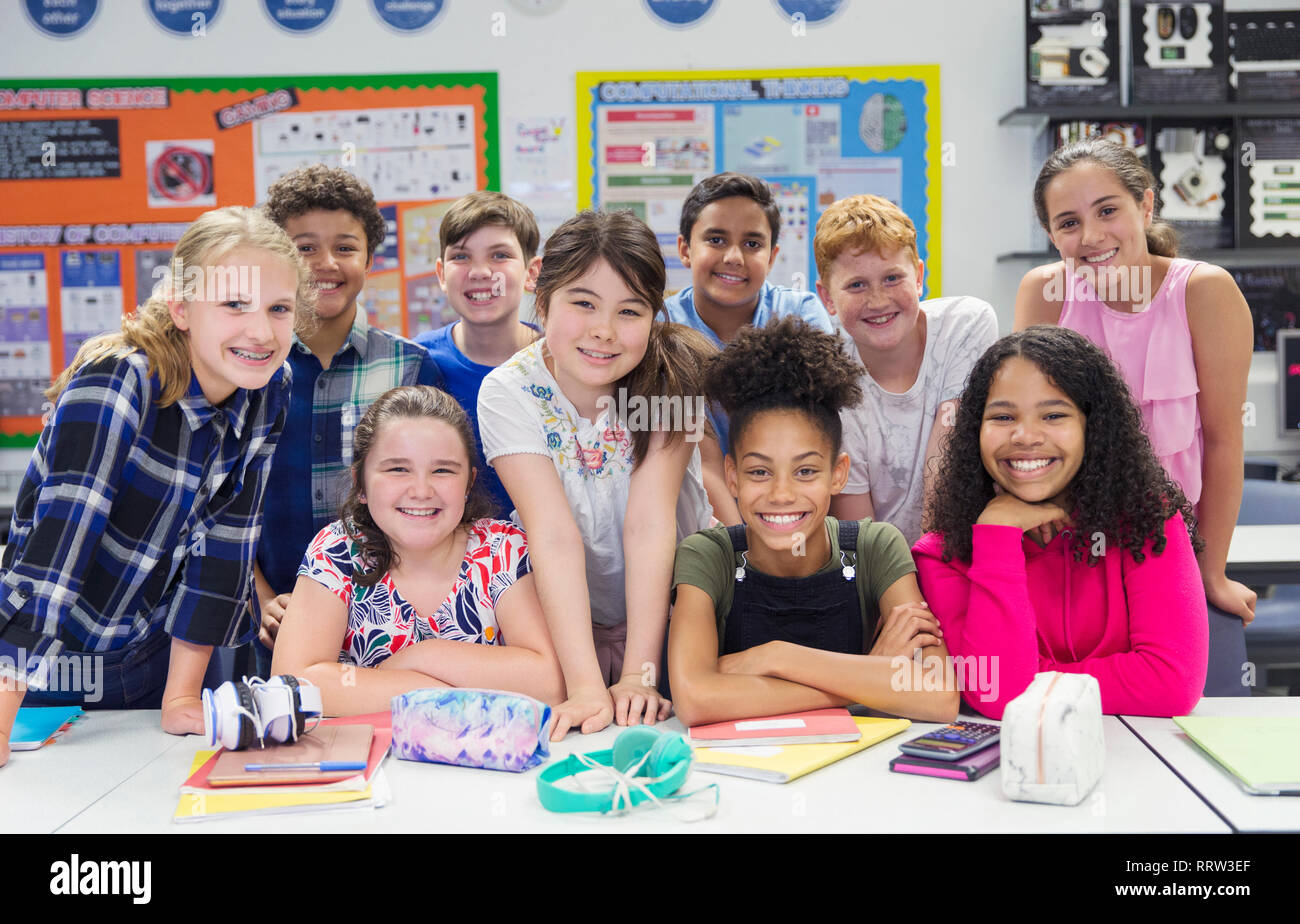 Portrait confiant junior high school students in classroom Banque D'Images