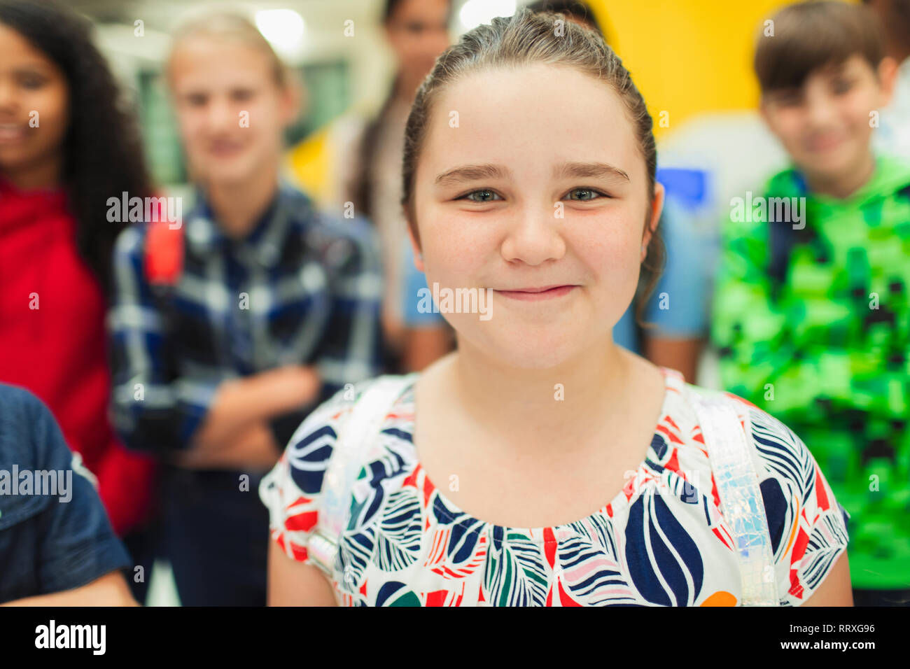 Portrait confiant junior high girl student Banque D'Images