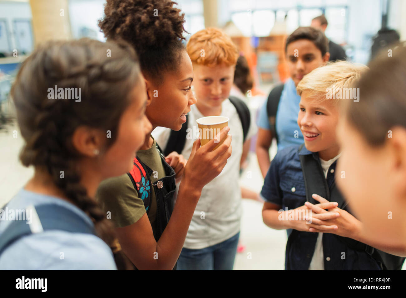 Les élèves du hanging out, parler Banque D'Images