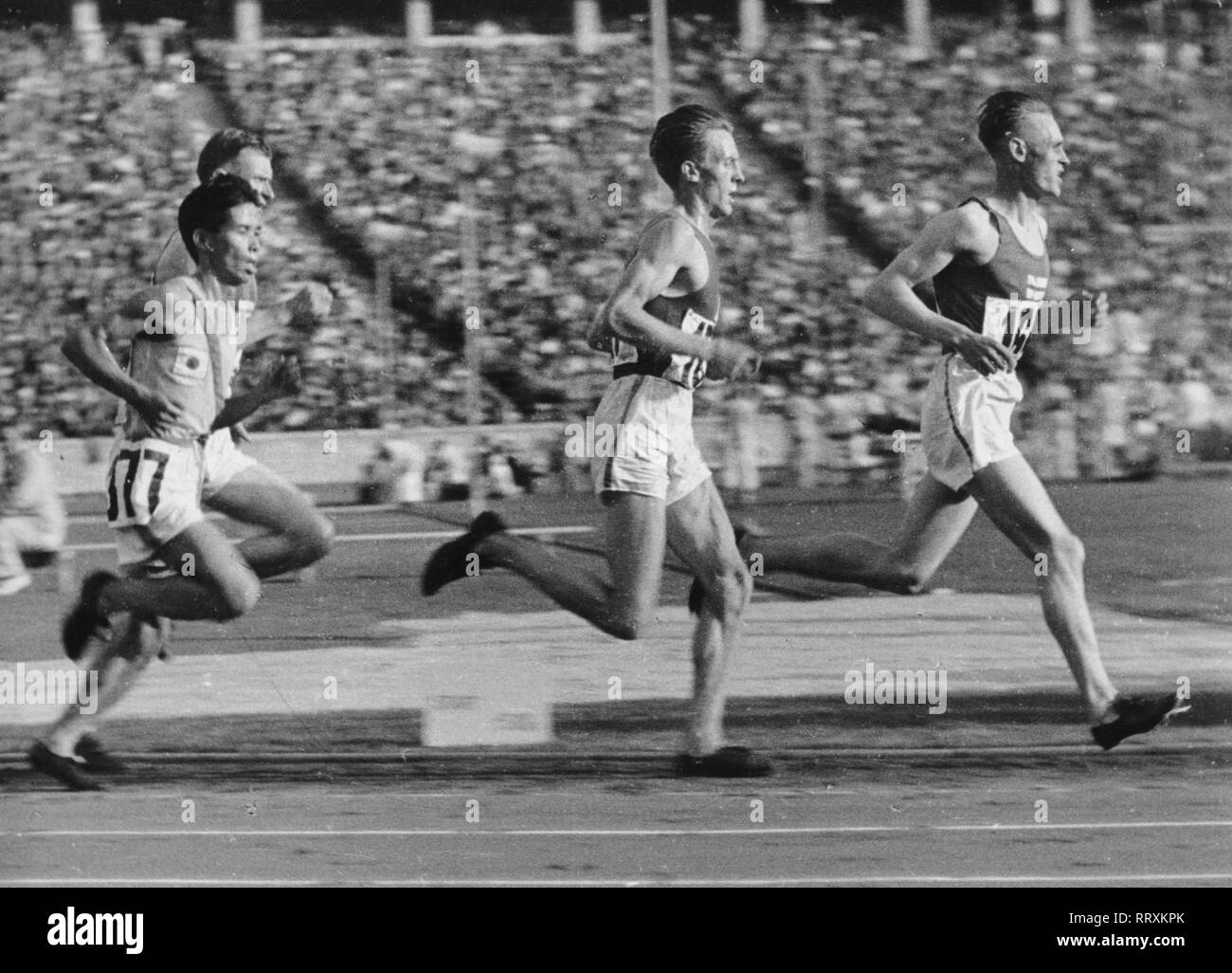 Jeux Olympiques d'été 1936 - L'Allemagne, Troisième Reich - Jeux Olympiques Jeux Olympiques d'été de 1936, à Berlin. Coureur de longue distance à l'arène olympique. L'image date d'août 1936. Photo Erich Andres Banque D'Images