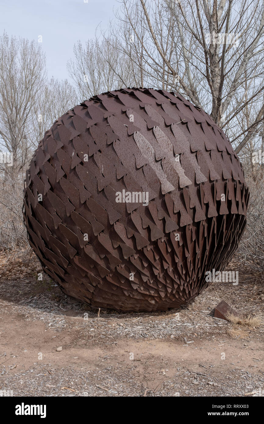 Sculpture art public par Colette Hosmer : 'Poisson' Globe, Tingley Beach, Albuquerque, Nouveau Mexique Banque D'Images