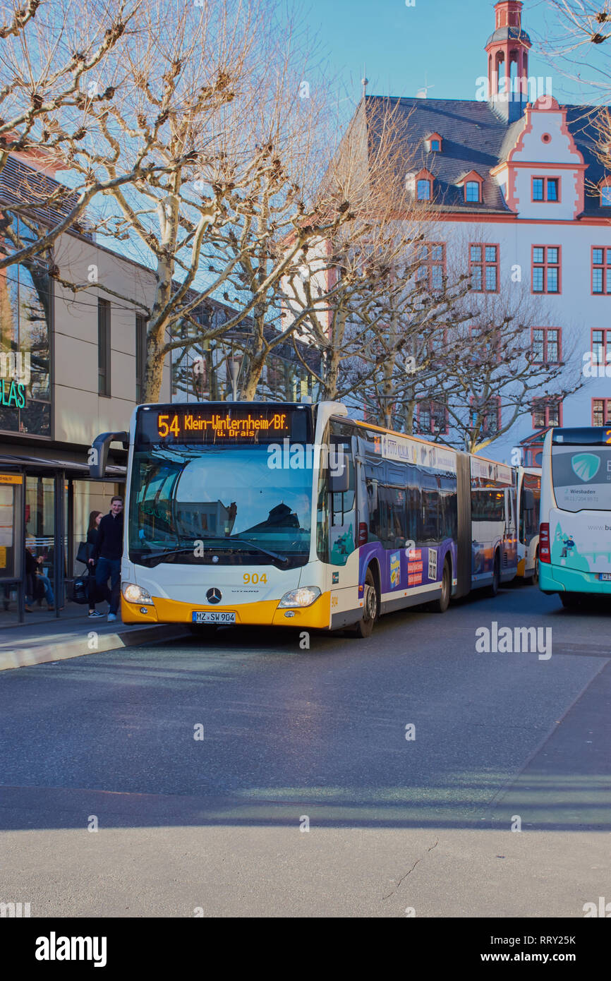 Mainz Allemagne Le  Feb 25 2022 arr t de  bus  