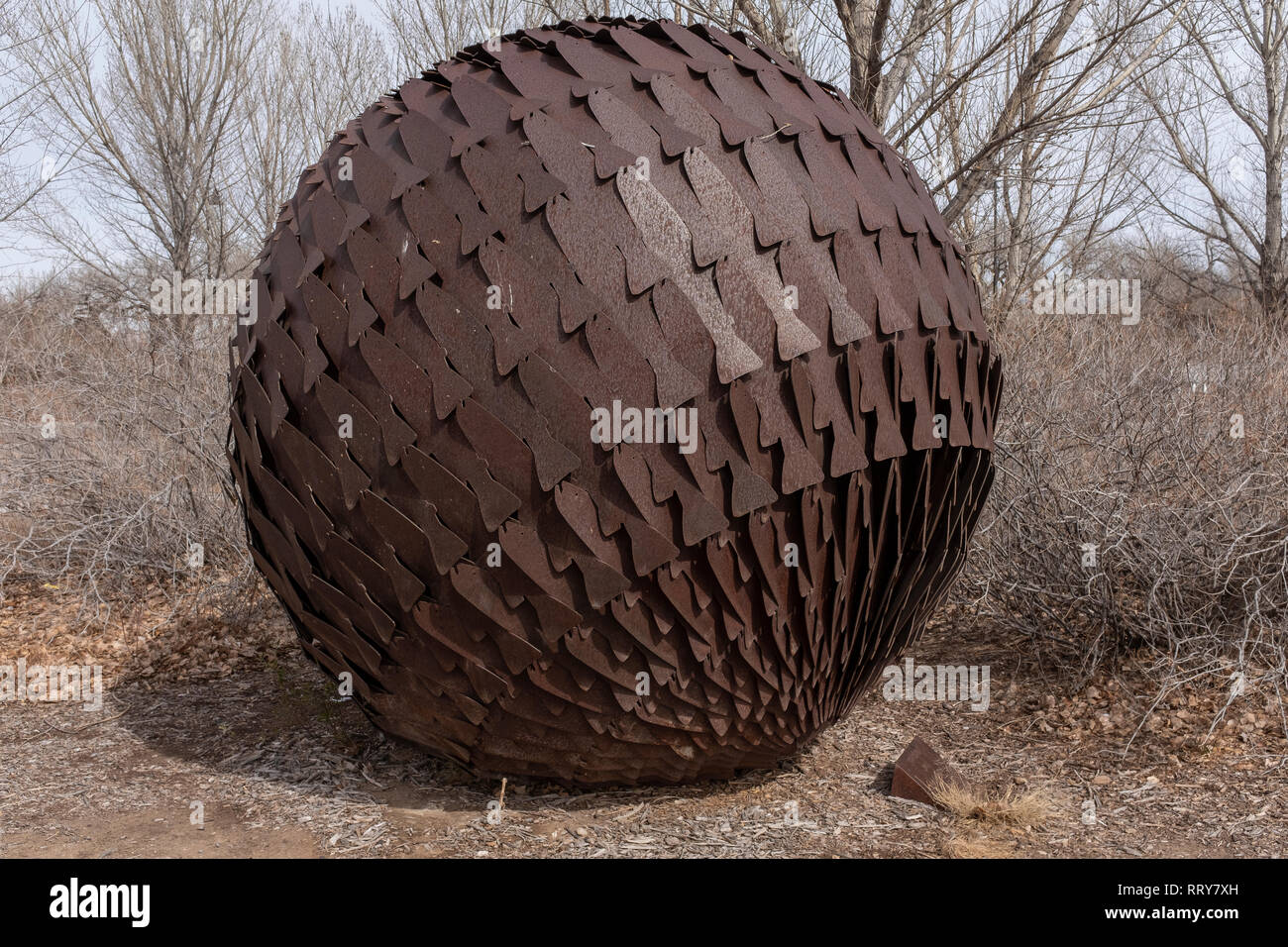 Sculpture art public par Colette Hosmer : 'Poisson' Globe, Tingley Beach, Albuquerque, Nouveau Mexique Banque D'Images