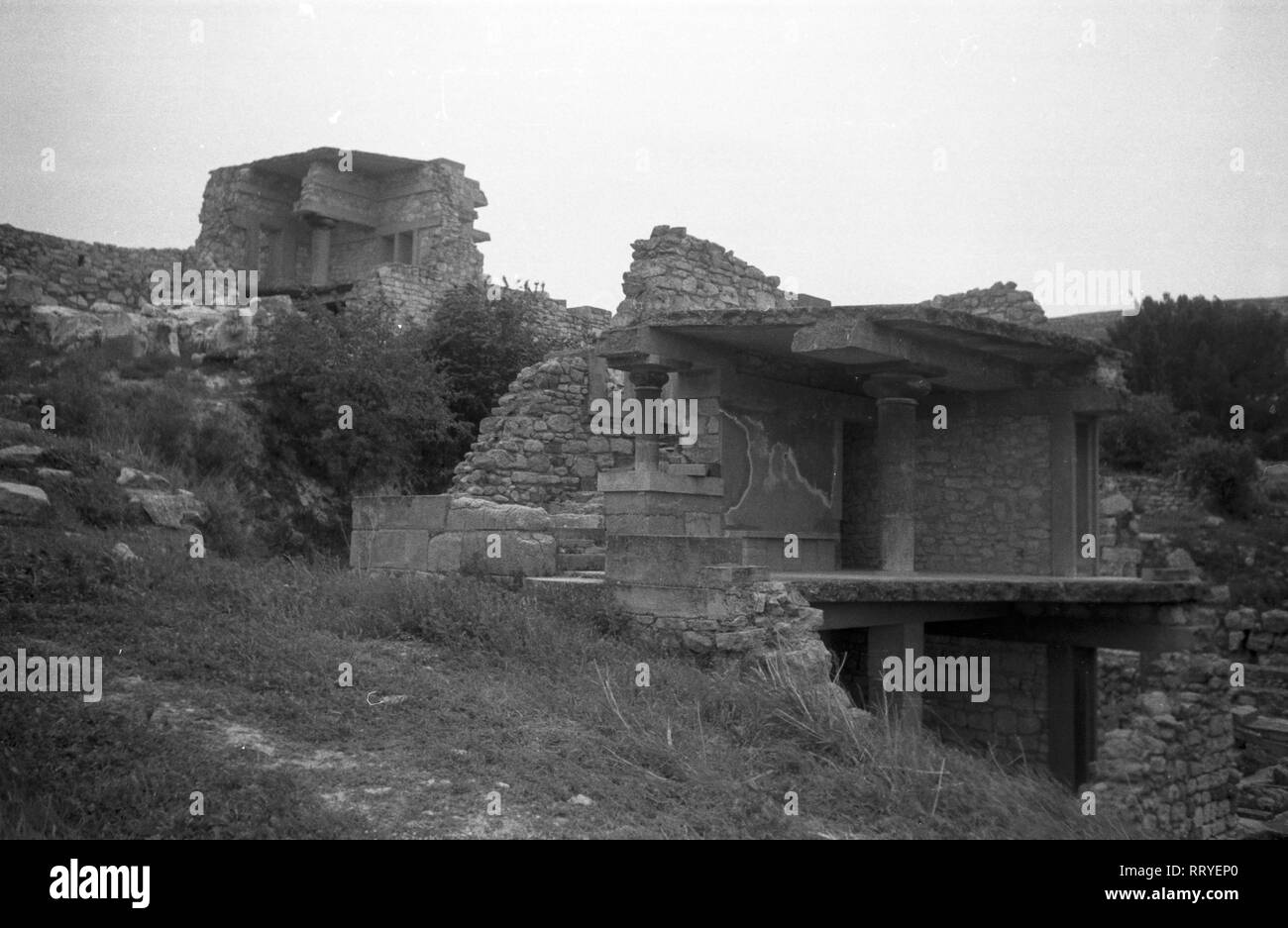 France, Grèce - Säulen im Palast von Knossos auf der Insel Kreta, Griechenland, 1950er Jahre. Colonnes à Knossos Palace sur l'île de Crète, Grèce, 1950. Banque D'Images