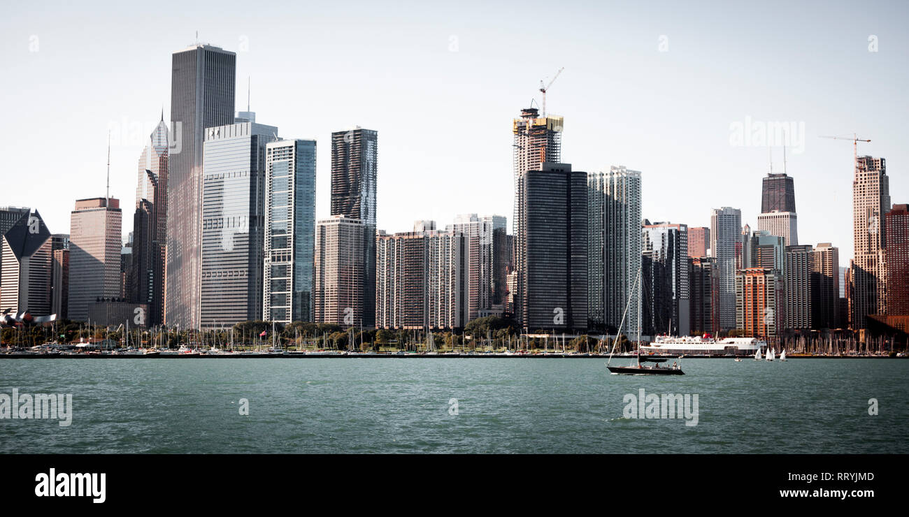 Une partie de l'horizon de Chicago vu du Lac Michigan Banque D'Images