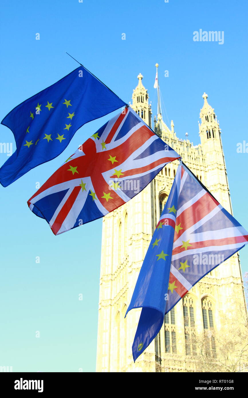 BUNTING FLAGS AFFICHER SUR LES RUES à Westminster, London, UK. Le patriotisme. PRO EUROPE. L'expression. La liberté de parole. PARTIOTIC. Rester dans l'Europe. BREXIT ANTI. BREXIT STOP DE PROTESTATION. REMAINERS. Ue PRO. Banque D'Images