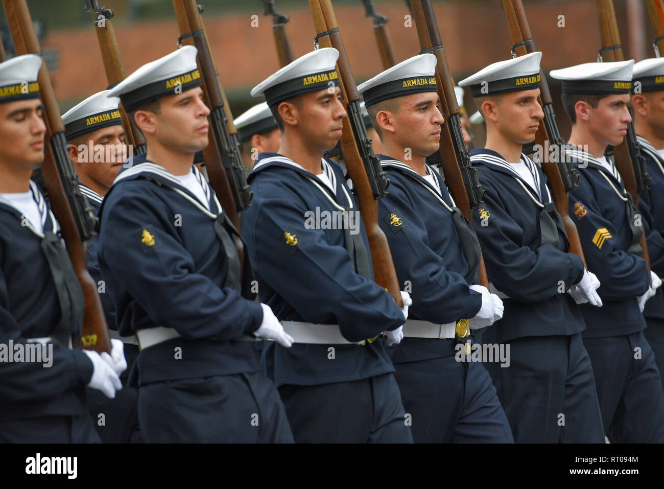 Buenos Aires, Argentine - 11 juil 2016 : les marins de la marine argentine à la parade militaire lors des célébrations du bicentenaire de l'Argentine Banque D'Images