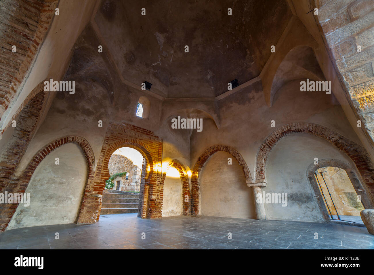El Morabito bâtiment ou Marabout, dernière forteresse musulmane reste à Templar, Jerez de los Caballeros, Espagne Banque D'Images El Morabito bâtiment ou Marabout, dernière forteresse musulmane reste à Templar, Jerez de los Caballeros, Espagne Banque D'Images