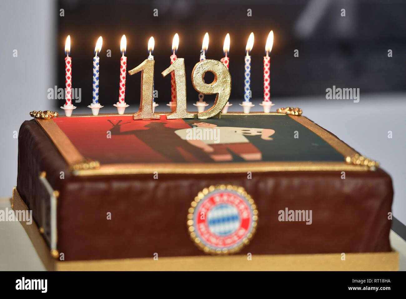 Bruler Des Bougies Sur Un Gateau D Anniversaire Joyeux Anniversaire Fc Bayern Le 27 Fevrier Il Y A 119 Ans Le Champion Allemand Notice A Ete Fondee Onze Jeunes Hommes Dirige Par Bruler Des Bougies Sur Un Gateau D Anniversaire Joyeux Anniversaire Fc Bayern Le 27 Fevrier Il Y A 119 Ans Le Champion Allemand Notice A Ete Fondee Onze Jeunes Hommes Dirige Par