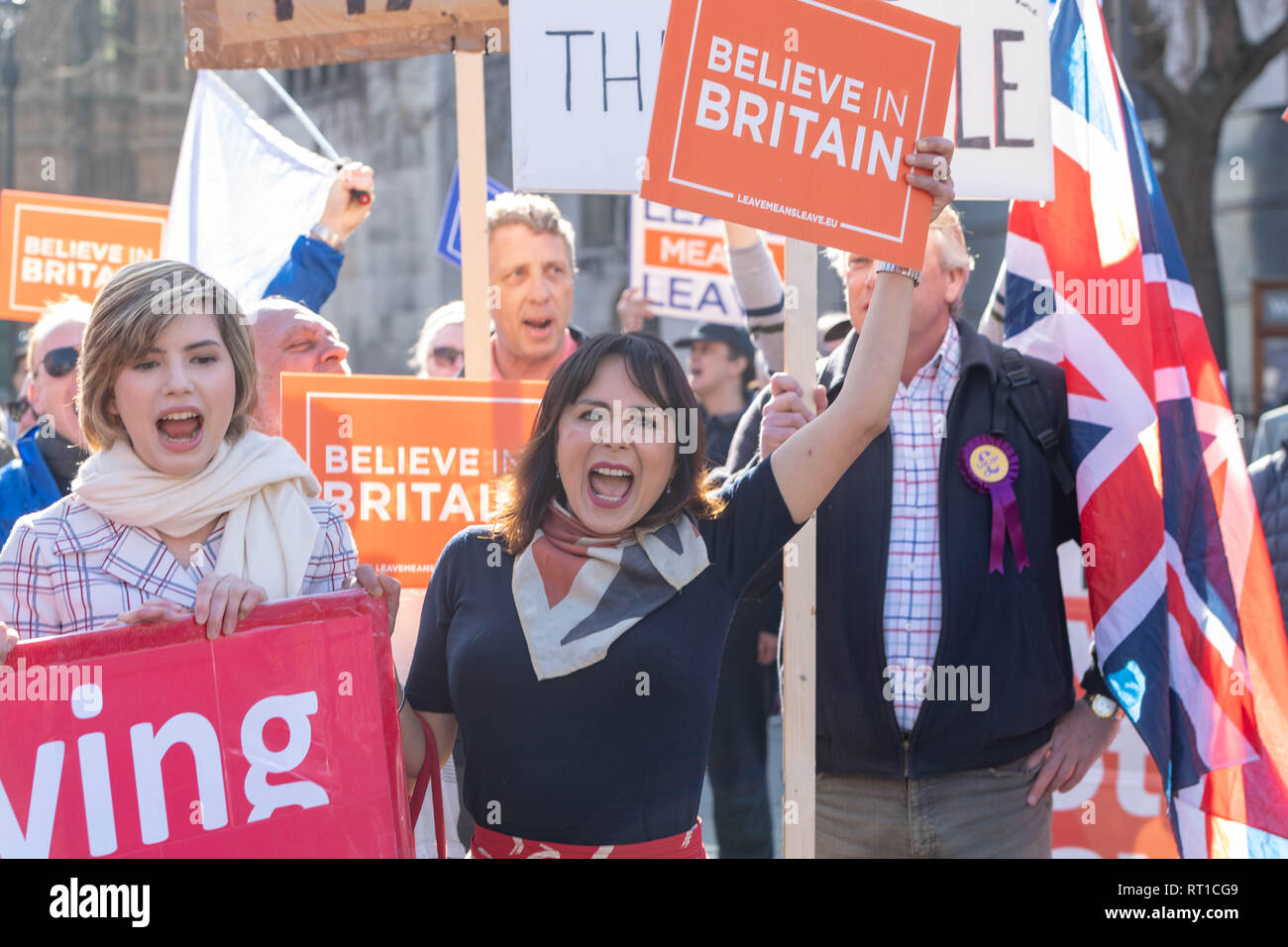 Londres 27 février 2019 manifestants pro et anti Brexit ont pris part à un certain nombre de rassemblements et marches courtes à divers endroits dans la région de Westminster Pro Brexit marcheurs à l'extérieur de la Chambre des communes Credit Ian Davidson/Alamy Live News Banque D'Images