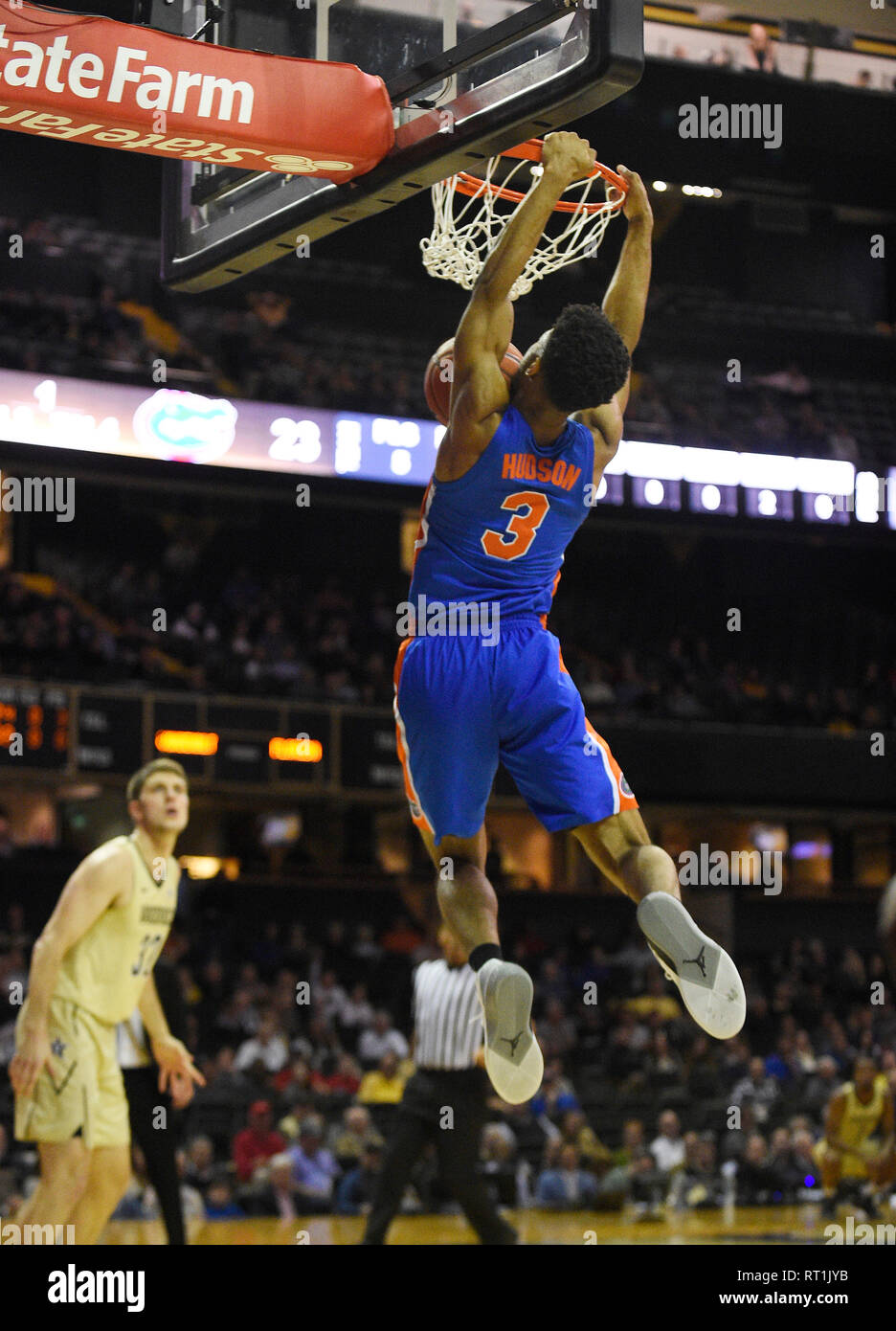 Nashville, Tennessee, USA. Feb 27, 2019. Février 27, 2019 ; Florida Gator guard Jalen Hudson (3) claque la balle contre le Vanderbilt Commodores pendant un match de basket-ball collégial entre les Gators de la Floride et le Vanderbilt Commodores à Memorial Gym à Nashville, TN (Obligatoire Crédit Photo : Steve Roberts/Cal Sport Media) Credit : Cal Sport Media/Alamy Live News Banque D'Images