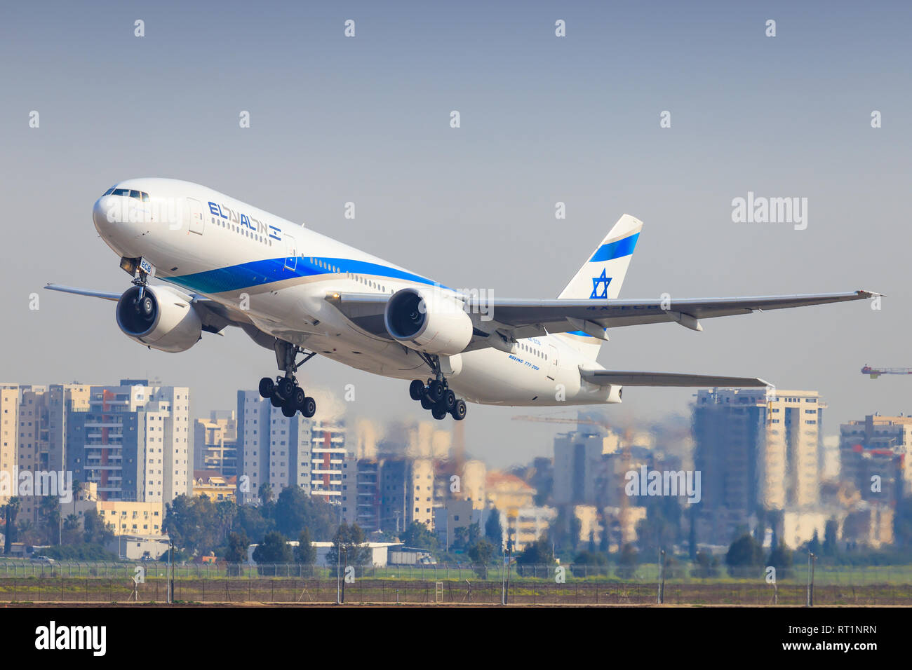 TEL AVIV, ISRAËL - 24 Février, 2019 : Boeing 777 d'El Al à l'aéroport international Ben Gourion. Banque D'Images