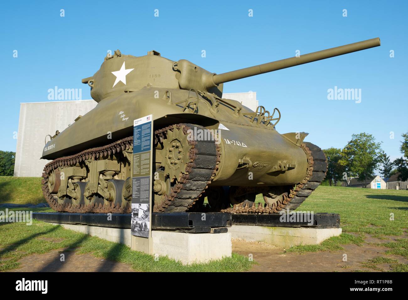 COLLEVILLE-SUR-MER, FRANCE - 28 août 2014 : M4A1 Sherman dans Overlord Museum près de Omaha Beach. Banque D'Images