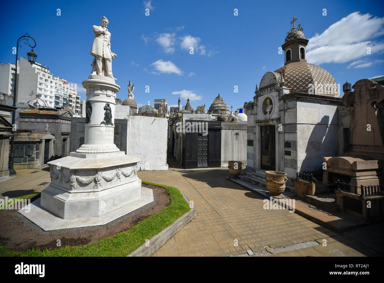 Buenos Aires, Argentine - Sept 23, 2016 : Avis d'un monument de la Gouverneure de la province de Buenos Aires Valentin Alsina au cimetière de la Recoleta en Ca Banque D'Images