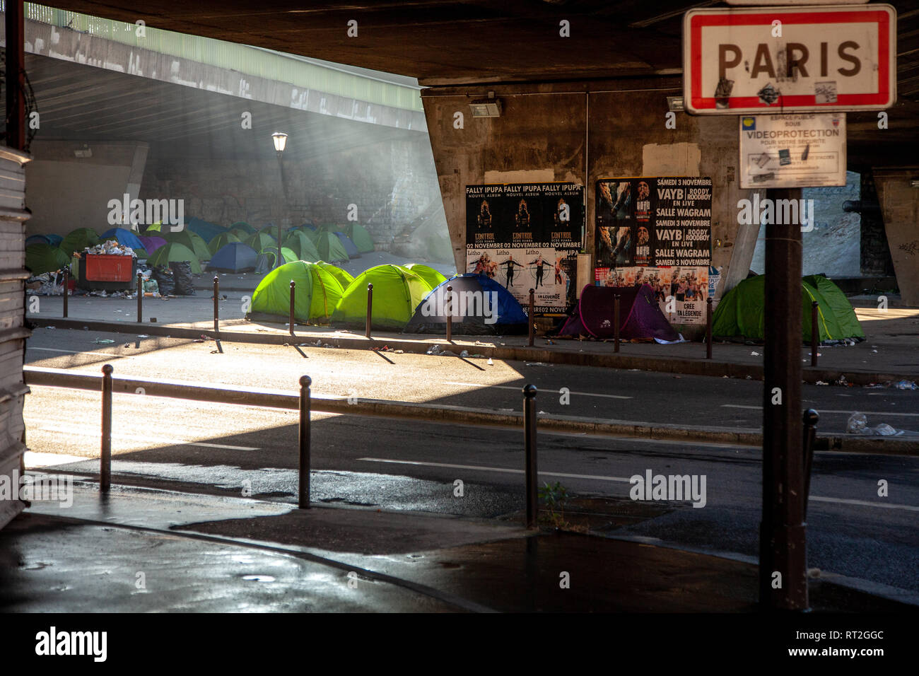 Camp de réfugiés de 2019 Paris Porte de la Chapelle Banque D'Images