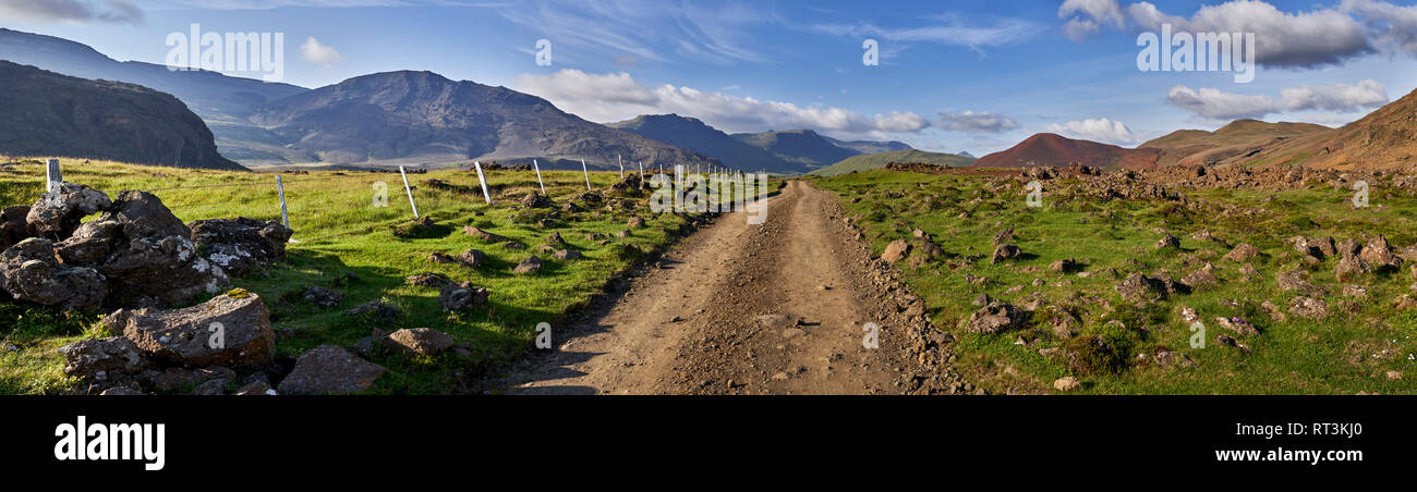 Chemin privé, Hitardalur, dans l'ouest de l'Islande Banque D'Images