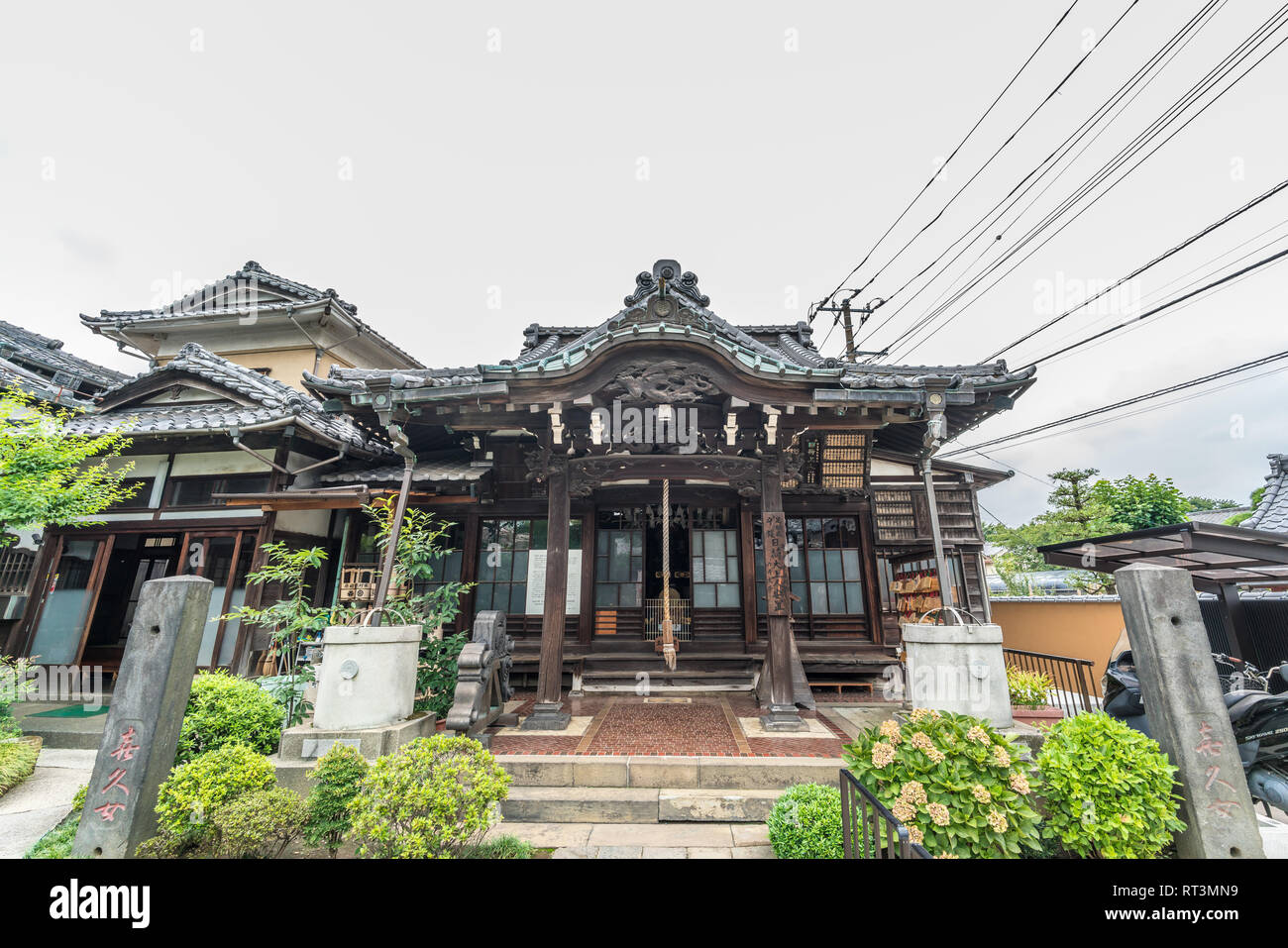 Taito Ward, Tokyo, Japon - 18 août 2017 Nichikado Enjuji : hall de l'école Nichiren temple bouddhiste, consacre un moine du 14ème siècle, Nichika protectin Banque D'Images