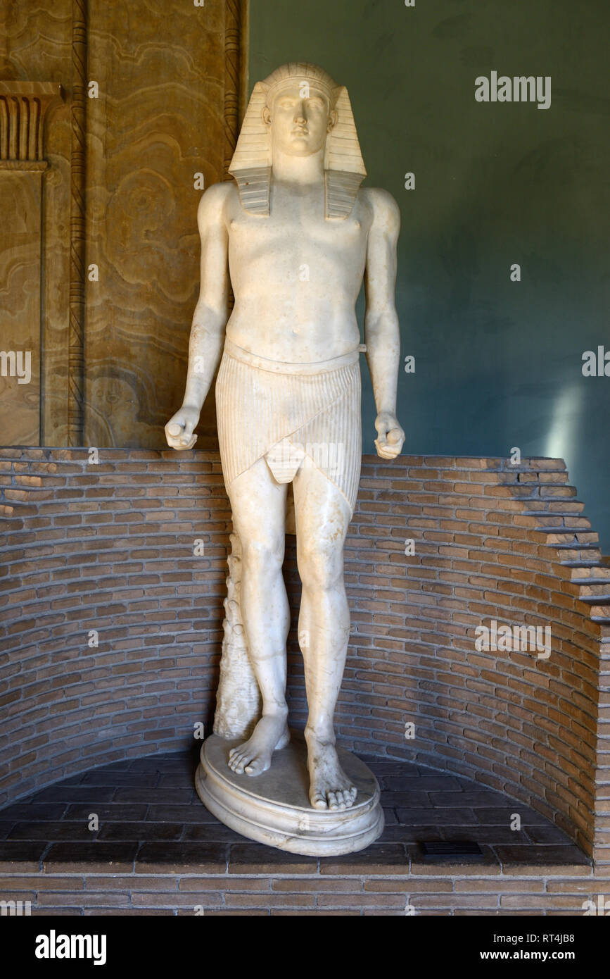 Statue d'Antinoüs (c111-130AD), la jeunesse grecque Bithynian & favori de l'empereur romain Hadrien, Musée Égyptien Musées du Vatican Banque D'Images