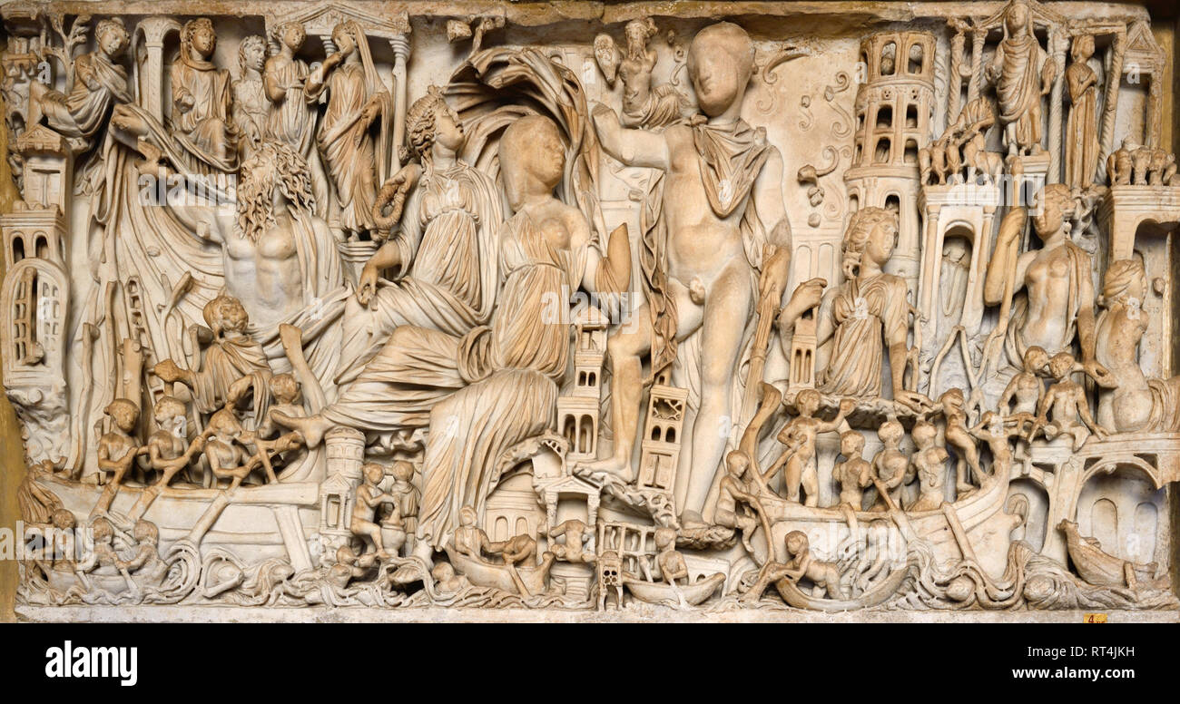 Tombeau romain ou sarcophage (250-260MA) avec des scènes de ville et port de navires romains et le défunt dans le centre, dans la Cour octogonale, Musées du Vatican Banque D'Images