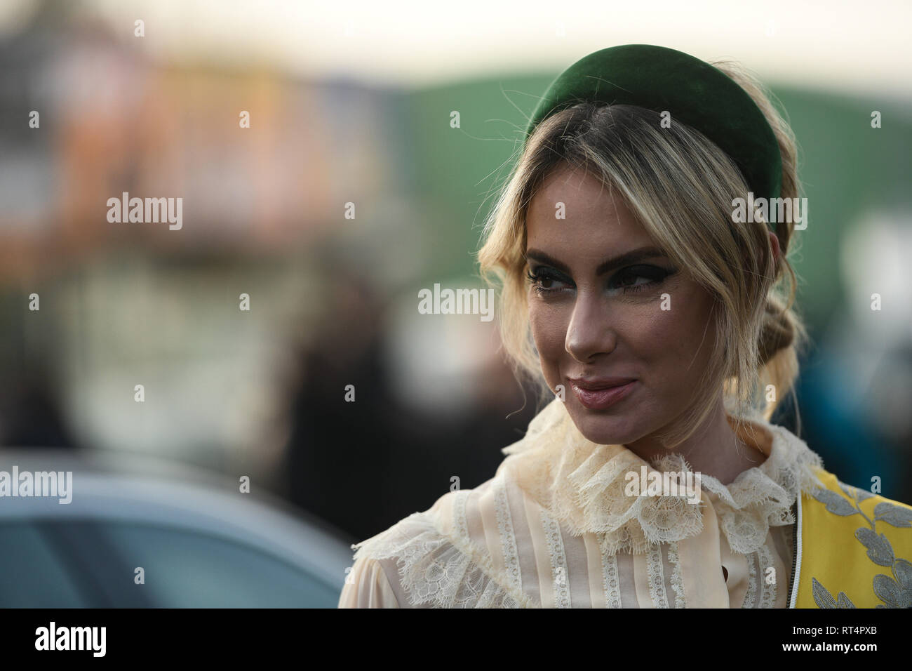 Milan, Italie - 20 Février 2019 : Street style outfit avant un défilé de mode pendant la Fashion Week de Milan - MFWFW19 Banque D'Images
