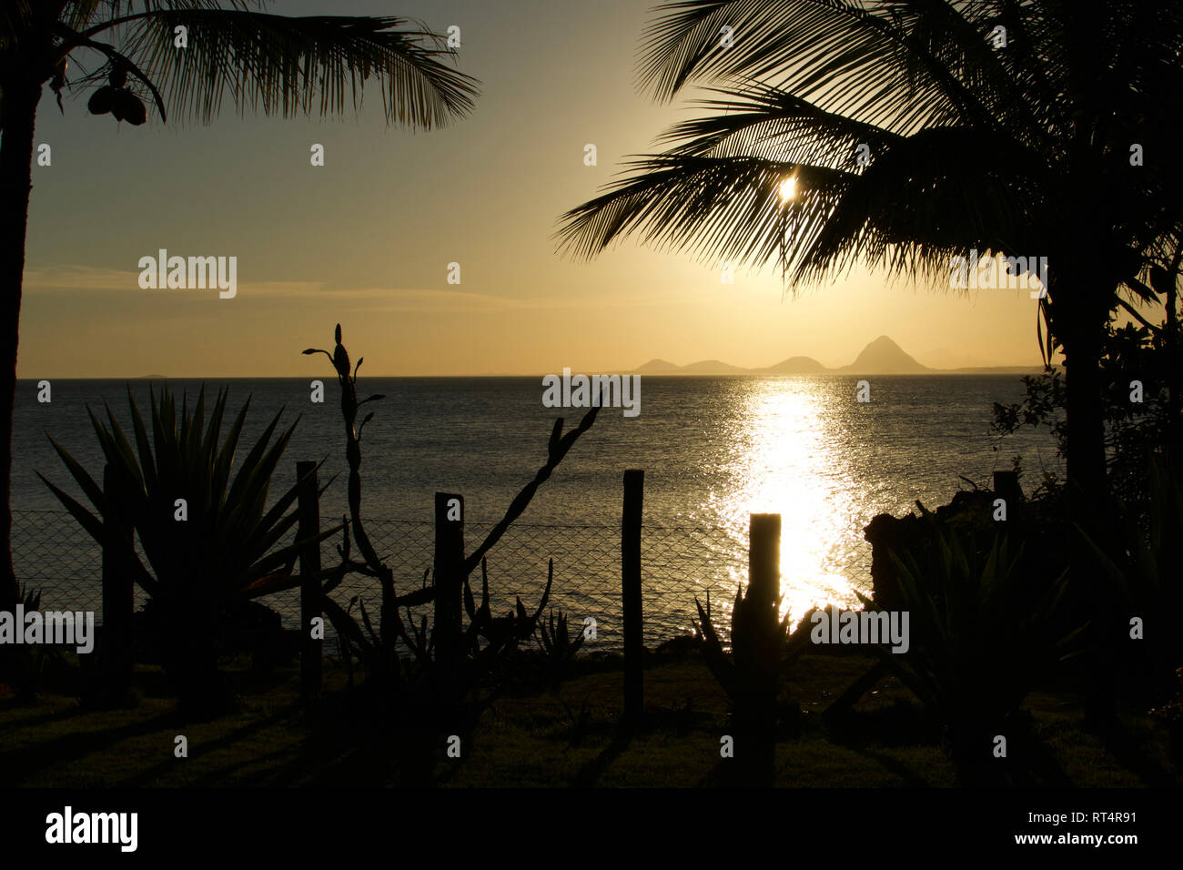 Coucher du soleil à Anchieta, au Brésil. Banque D'Images