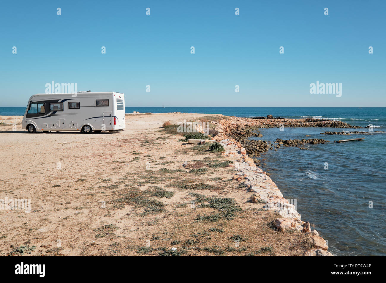 Camping-solitaire à la station sur la côte de la ville de Torrevieja. Costa  Blanca, Province d'Alicante. Espagne Photo Stock - Alamy