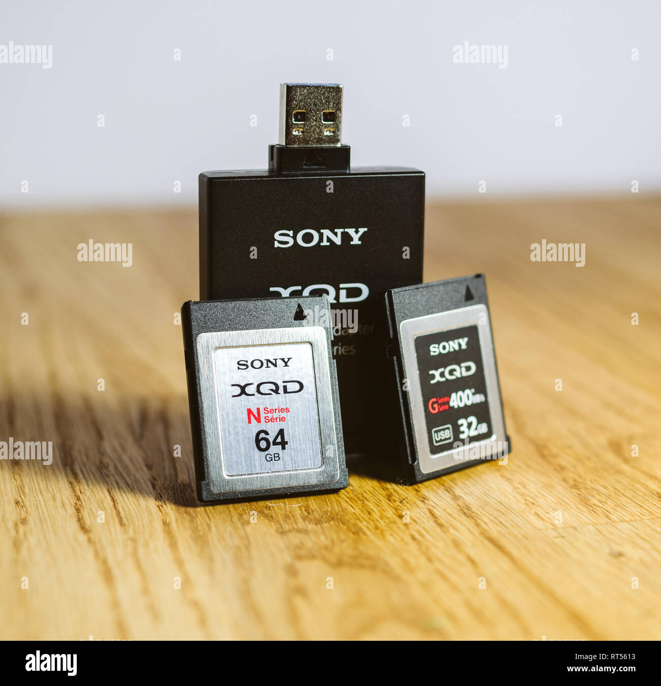 PARIS, FRANCE - MAR 26, 2017 : Nouvelle carte mémoire données XQD et  fabriqué par Sony Reader utilisé dans Nikon et Sony video photo produits  pour le stockage de contenus haut débit Photo Stock - Alamy