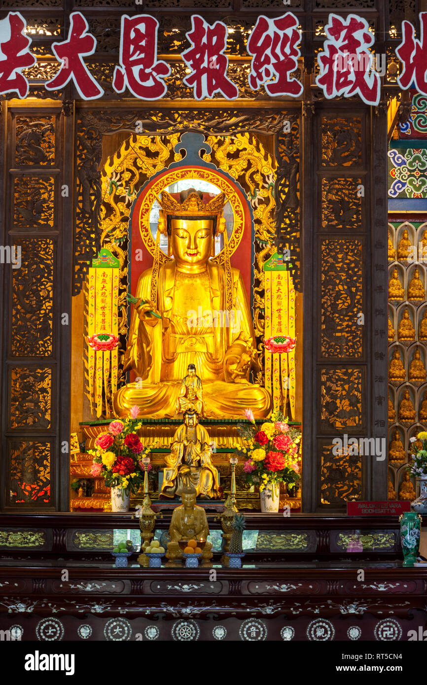 Culte de Bodhisattva Avalokitesvara, Kek Lok Si Temple Bouddhiste, George Town, Penang, Malaisie. Banque D'Images