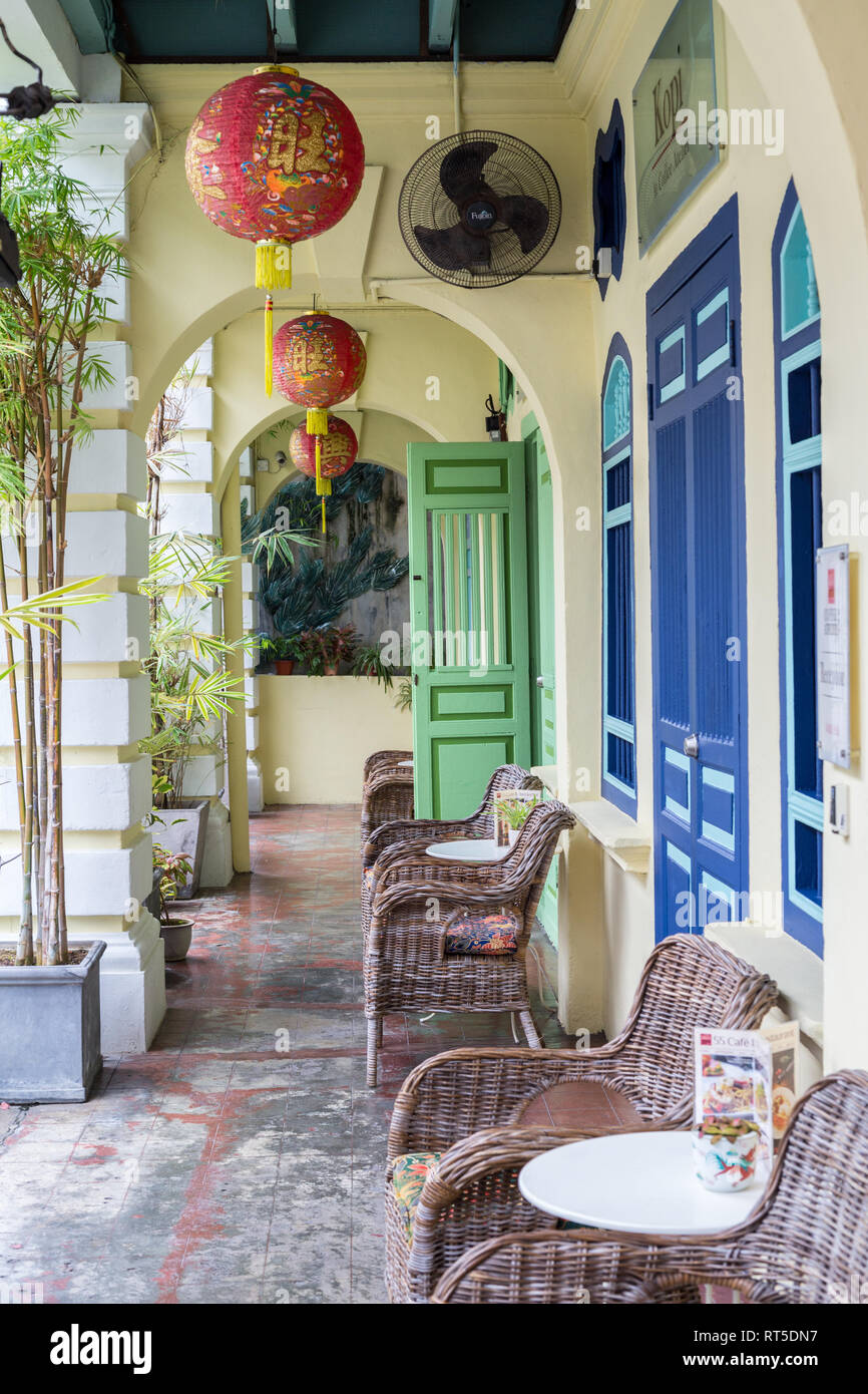 Des passerelles et un porche du début 20ème siècle, Maisons George Town, Penang, Malaisie Banque D'Images