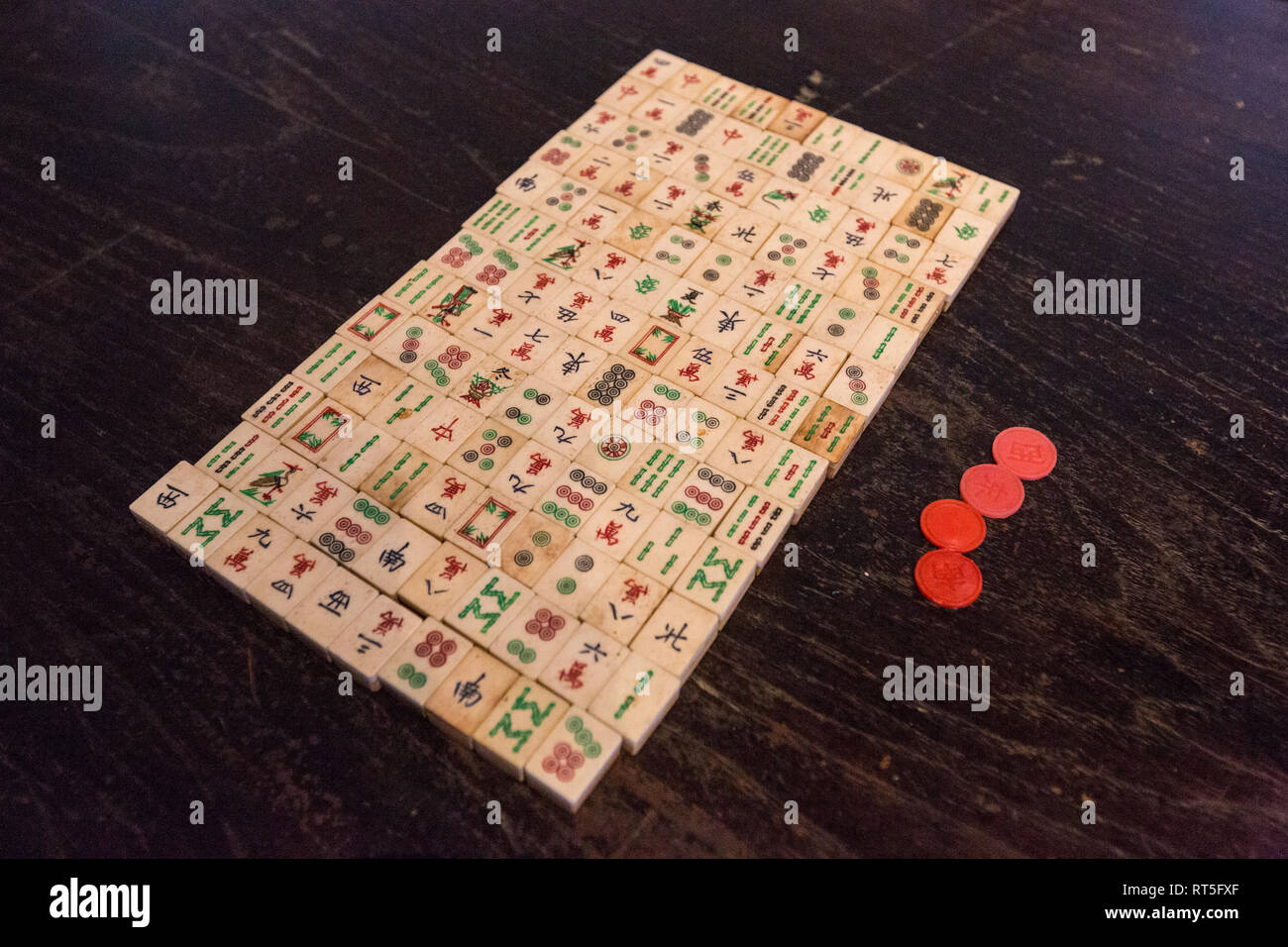 George Town, Penang, Malaisie. Avec des tuiles dans la salle de l'Cheah Kongsi, un clan Hokkien et Temple de l'Association Clan. Banque D'Images