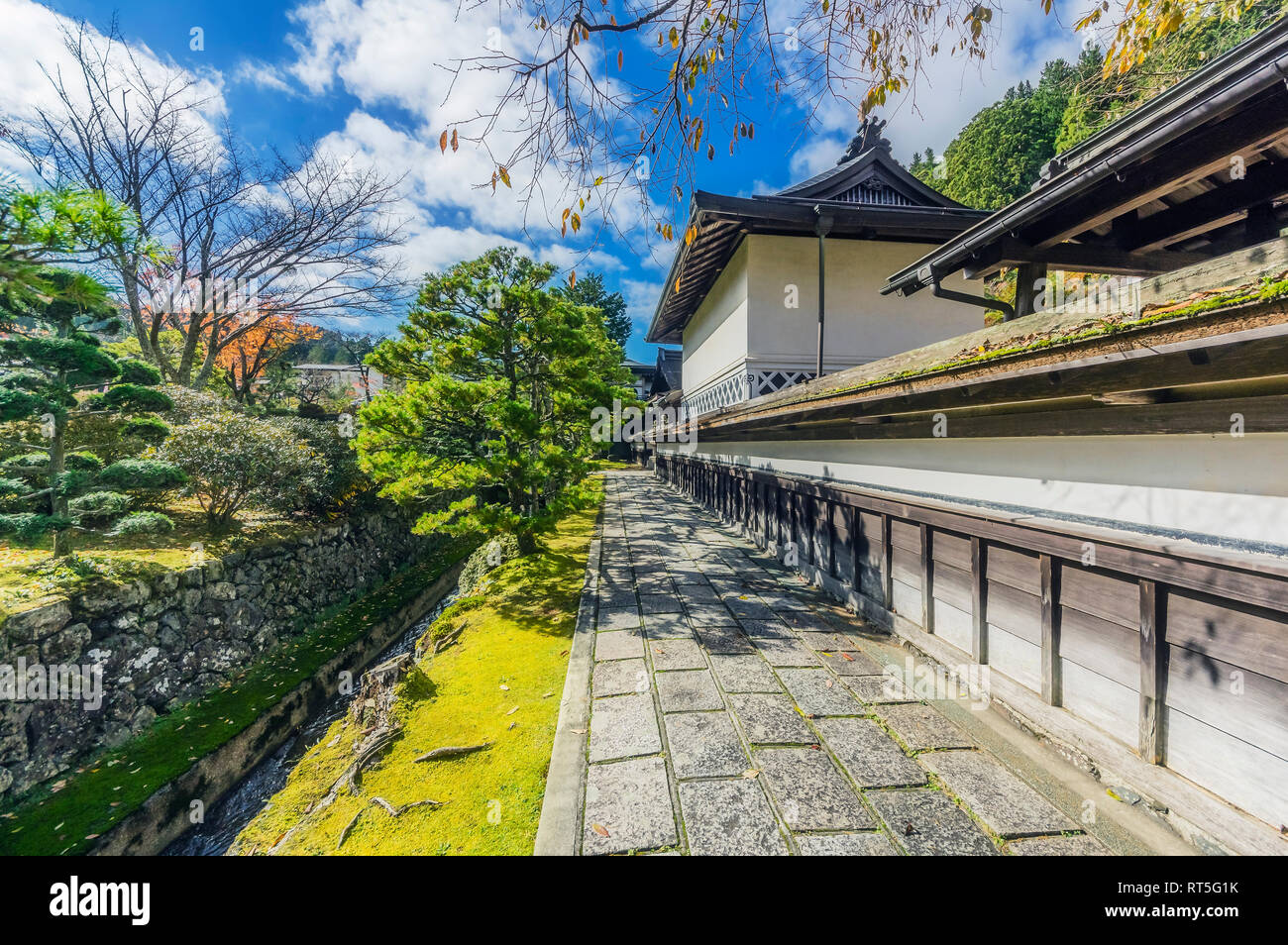 Le Japon, le Koya-san, l'extérieur du bâtiment et le parc Banque D'Images