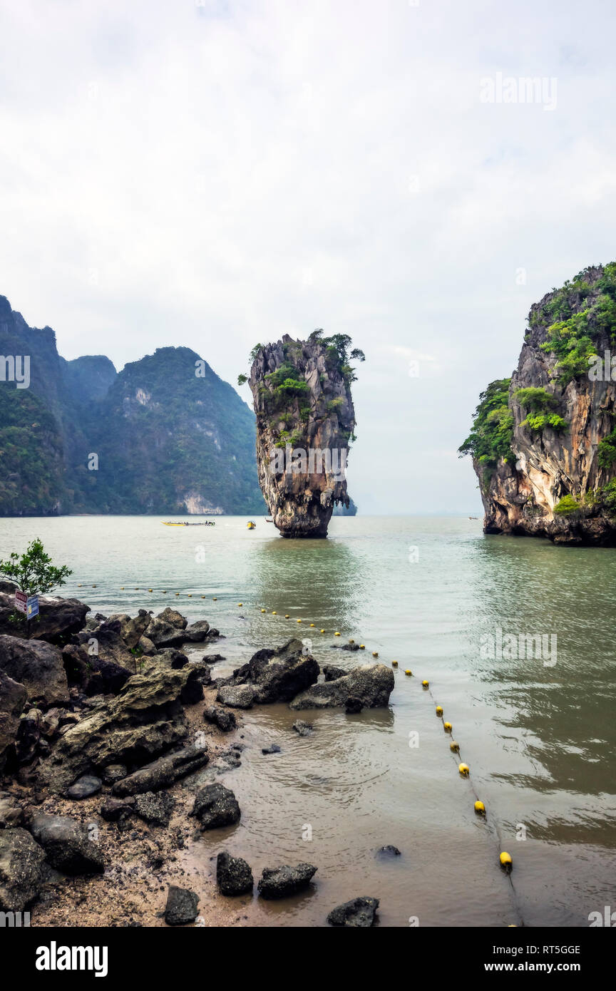 La mer d'Andaman, Thaïlande, Phang Nga, James Bond rock Banque D'Images