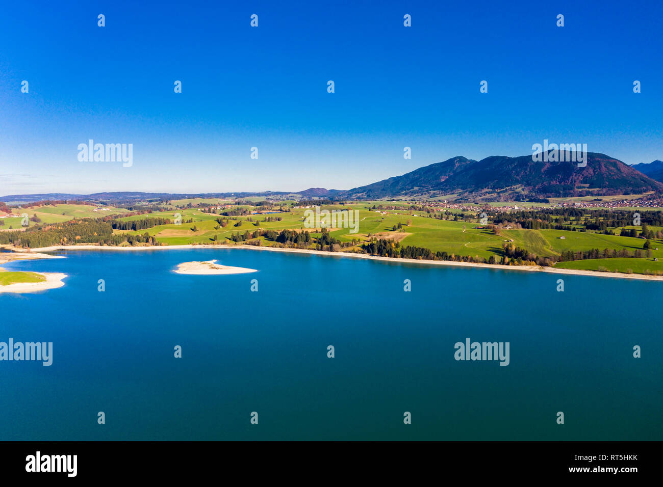 L'Allemagne, en Bavière, à l'Est, Füssen, Schwangau Allgaeu, Dietringen, vue aérienne du lac de Forggensee Banque D'Images