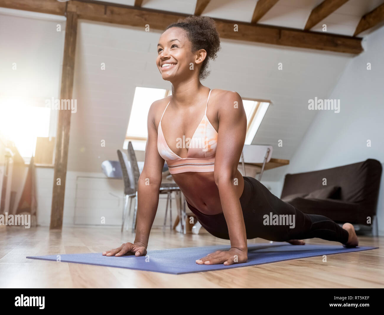 Smiling young woman practicing yoga Banque D'Images