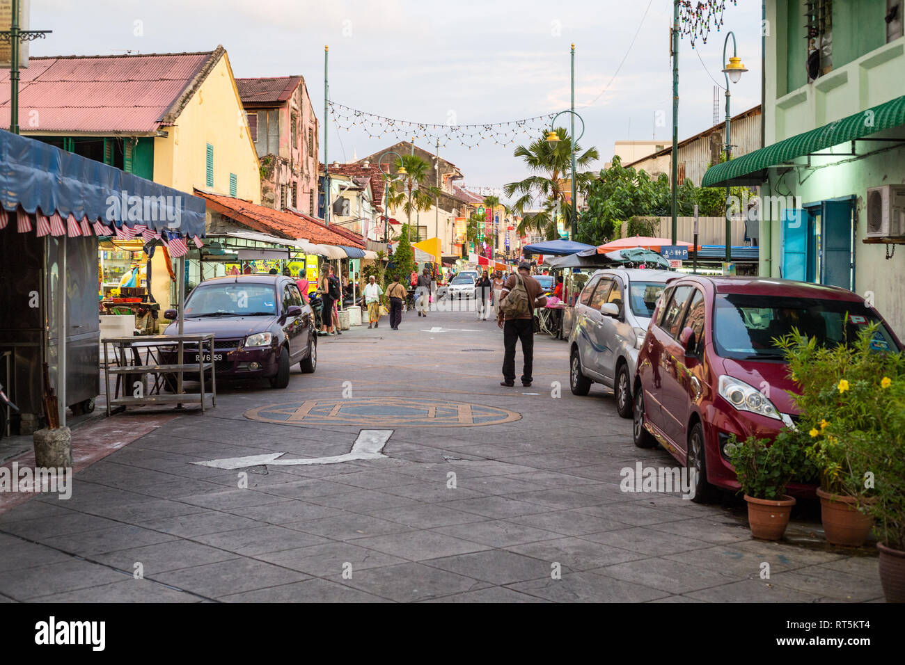 George Town, Penang, Malaisie. Scène de la rue Queen, en fin d'après-midi. Banque D'Images