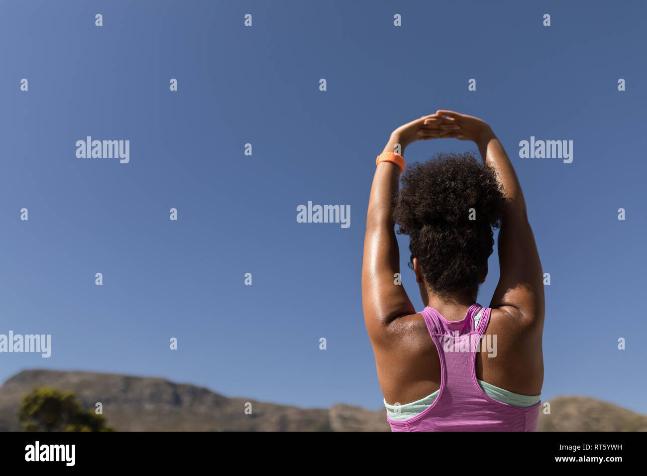 Yoga dans l'arrière-cour Banque D'Images