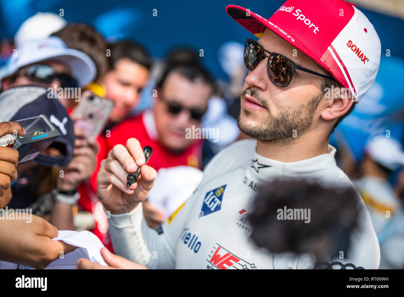 La ville de Mexico, Mexique - 16 Février 2019 : Autodromo Hermanos Rodriguez. Mexico E-prix. Audi Sport ABT Schaeffler Daniel Abt de signer des autographes dans le domaine du jeu, à Mexico City E-prix. Banque D'Images