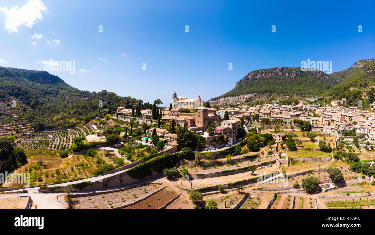 Espagne, Baléares, Mallorca, Valldemossa, église paroissiale Sant Baromeu et Cartuja de Valldemosa Banque D'Images