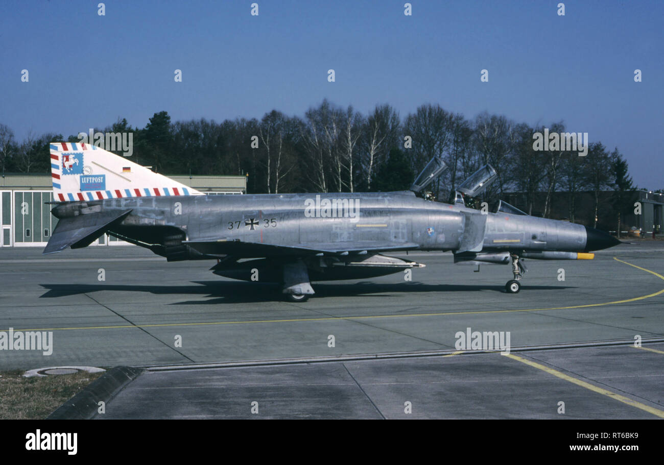 German Air Force F-4F Phantom avec Airmail peint-queue. Banque D'Images