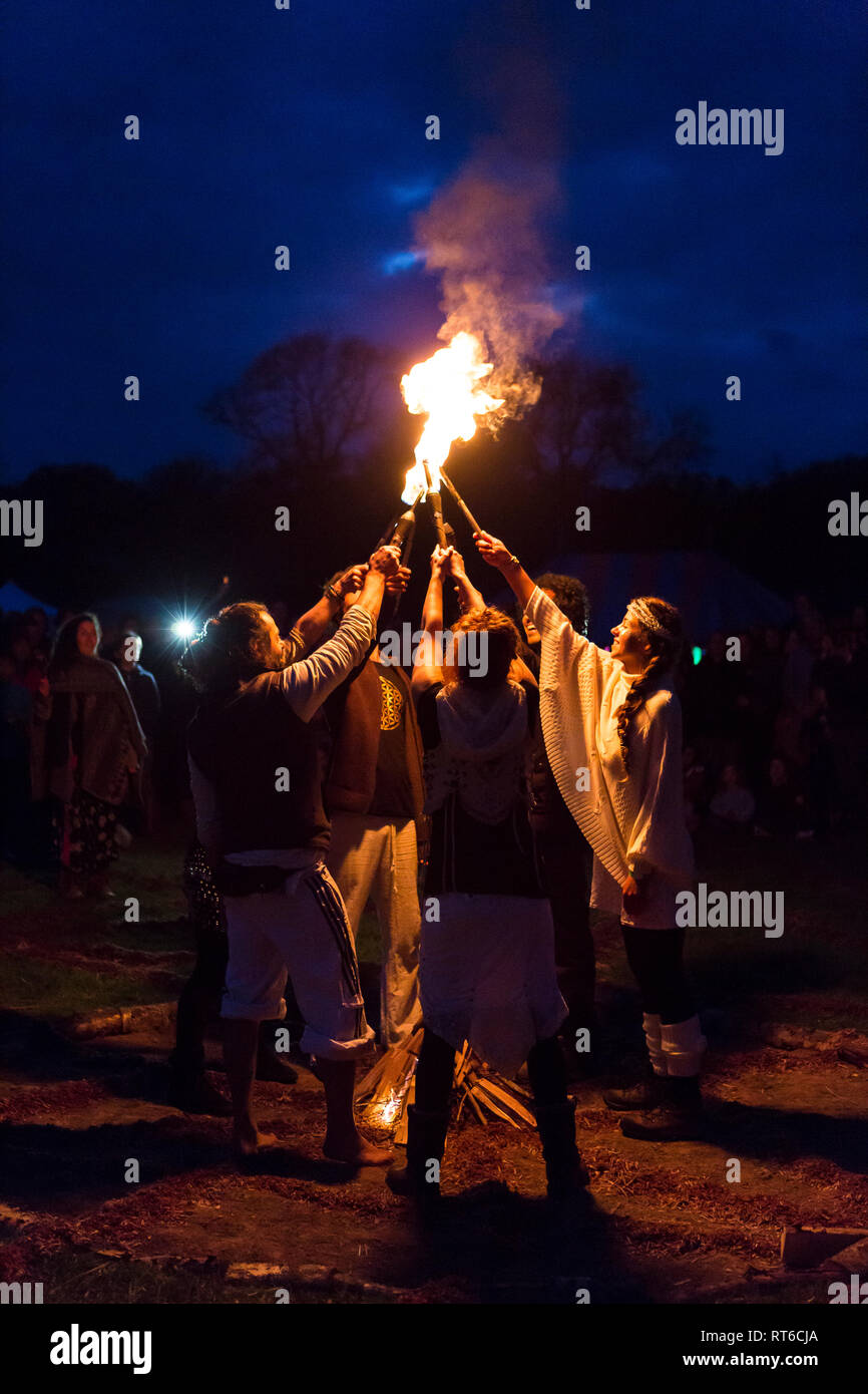 La cérémonie d'éclairage flre à Beltane Fire Festival, Sussex, UK Banque D'Images