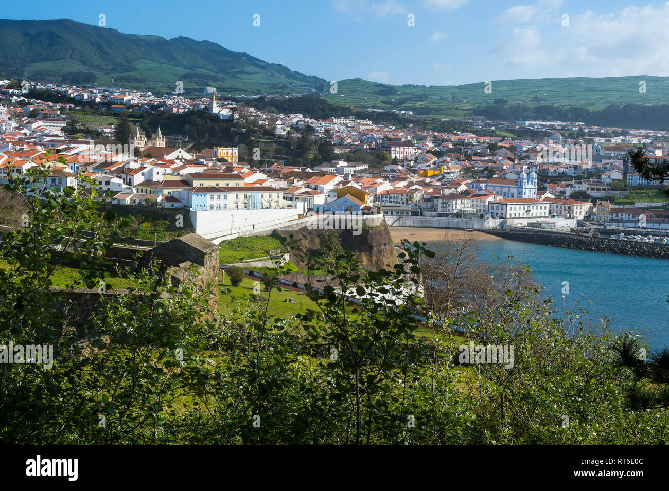 Portugal, Azores, Terceira, Angra do Heroismo, donnent sur sur la ville Banque D'Images