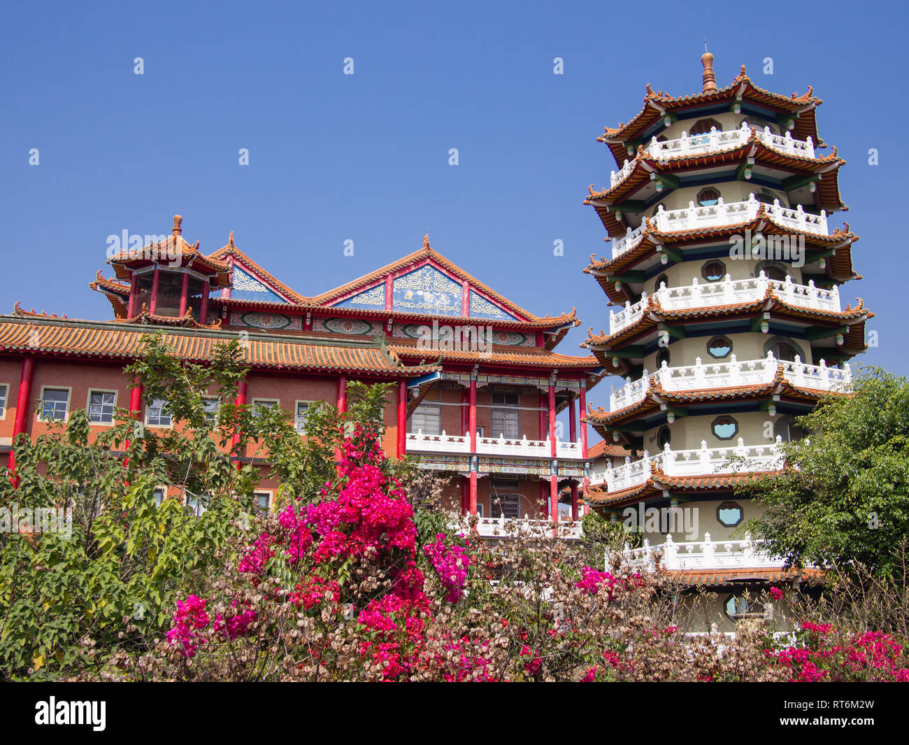 Le bâtiment principal et les 7 étages de la pagode du temple du Grand Bouddha à Baguashan à Changhua, Taiwan. Banque D'Images