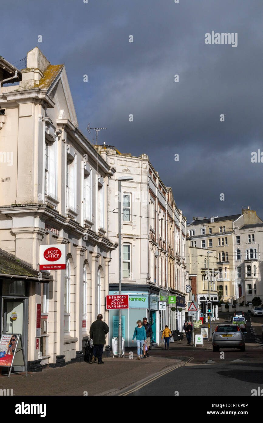 Boutiques dans Teignmouth Devon,Promenade,Teignmouth,pas de gens,Image,couleur,Cumulonimbus,Estuaire,Horizontal,maison,Bateau nautique en plein air,photographie, Banque D'Images